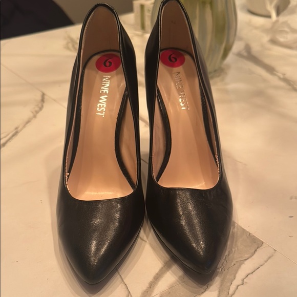 🖤 Classic Nine West Black Leather Pumps - Picture 3 of 8